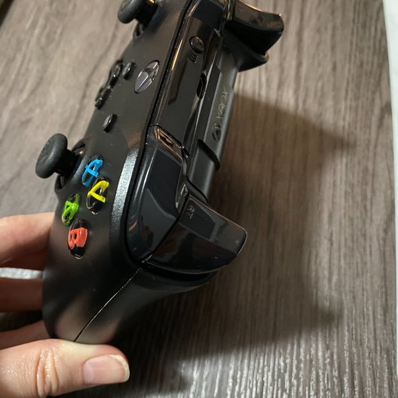 Black Xbox One Controller - Picture 3 of 7